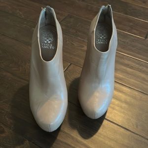Vince Camuto Taupe 8 Ankle Booties